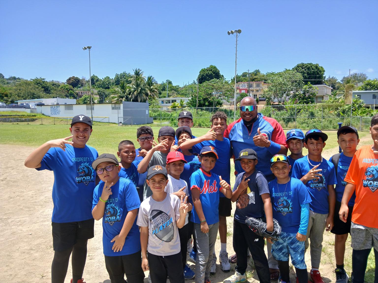 Group portrait with Puerto Rico youth players after a coaching session